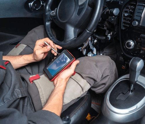 mechanic diagnosing error codes