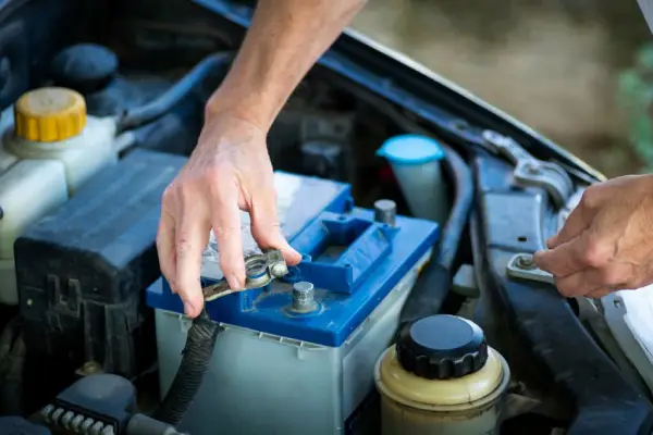 mechanic disconnecting car battery